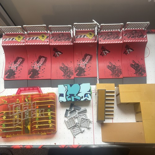 Tech deck set with - tech,