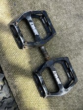 Dmr Vault Platform Pedals
