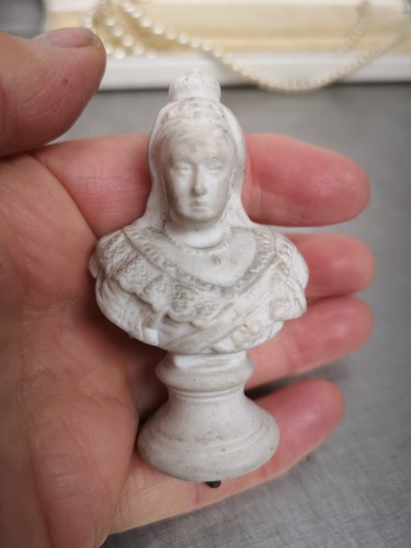 Small parian ware queen - parian,