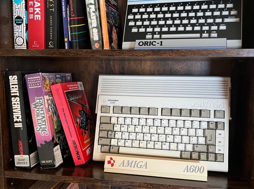 Amiga a600 display stand - a600,