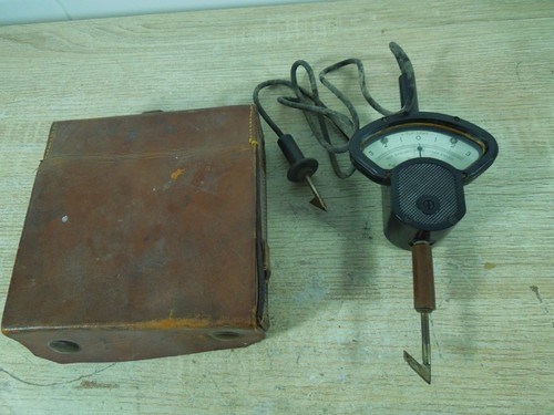 Vintage voltmeter bakelite - vintage,