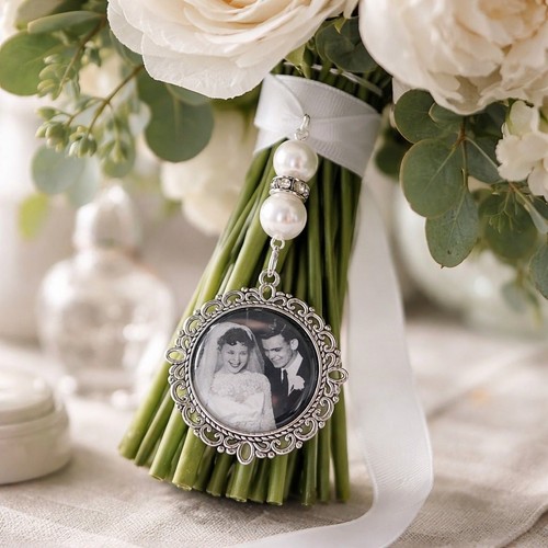 Wedding bouquet photo charm