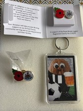 2 Newcastle United NUFC Pin Badges + Keyring