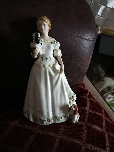 Beautiful vintage royal - vintage,