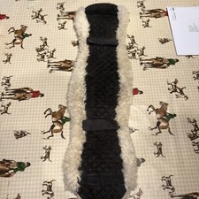 Dressage sheepskin girth cover