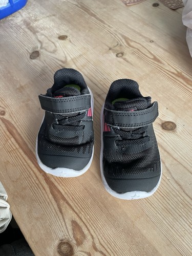 Baby size trainers black - size, 2.5