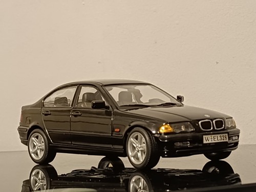 Scale bmw 328i 3 series - 1:18,