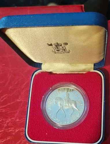 1977 queen elizabeth ii - -, "queen