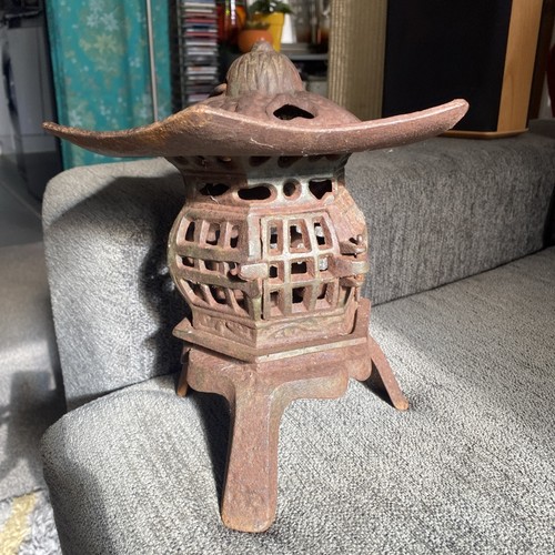 Vintage cast iron - cast, pagoda