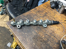 8200378703  fuel rail 2.5