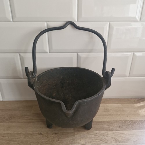 Vintage cast iron smelting - cast,