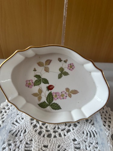 Small wedgewood trinket dish - small,