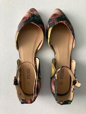 Fiore women’s size 5 floral flat shoe with side buckle. Hardly worn 