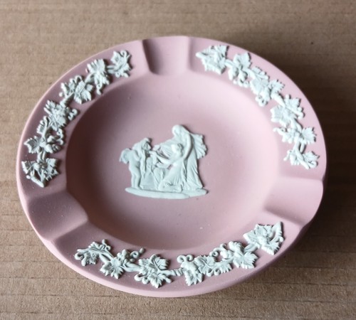 Wedgwood pink jasper cupid - pink,