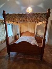 KINGSIZE 5 Foot 4 POSTER BED. Solid Wood. With Drapes. Very good Condition
