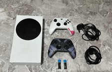 Xbox Series S / 512GB / with 2 controllers and wires 