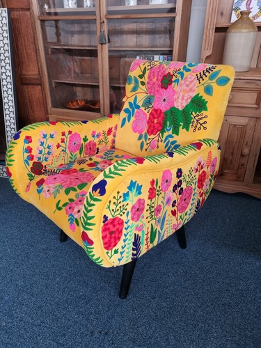 Armchair upholstered yellow - in,