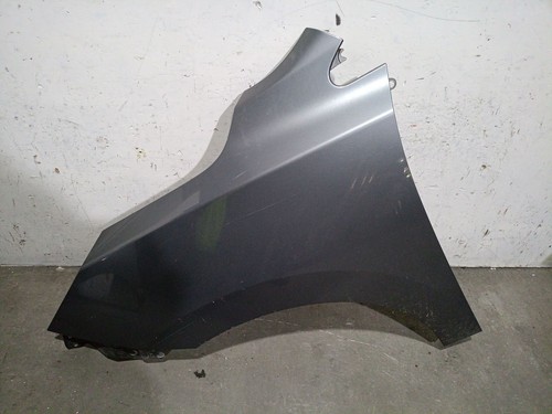 663112s000 left front fin - left,