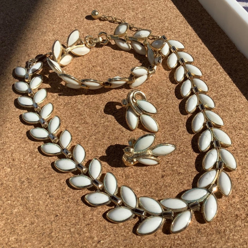 Vintage crown trifari - vintage,