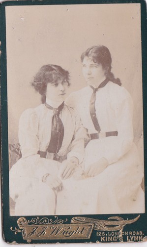 Cdv photo ladies embracing - photo, -2
