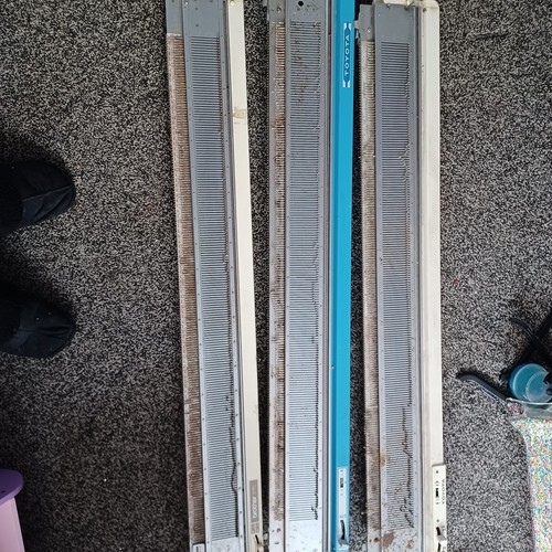 Knitting machine carrages no - machine,