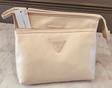 Guess Dannie Travel Beauty