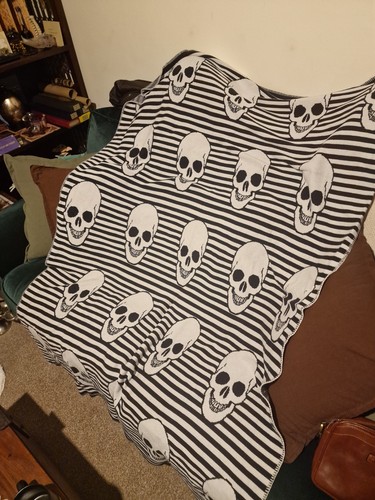 Skull pattern black and white - skull,