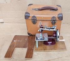 Essex miniature/toy chain