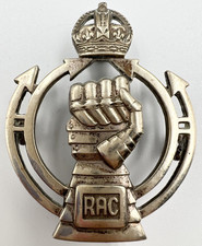 Genuine WW2 Royal Armoured Corps Officers Silver Cap Badge Gaunt Maker Marked