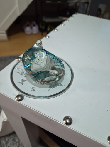 This frog figurine paperweight