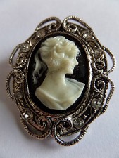 SILVER GOTHIC STEAMPUNK VICTORIAN EDWARDIAN VINTAGE STYLE CAMEO BROOCH new boxed