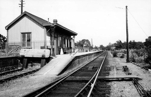 Tiddington train station - train,