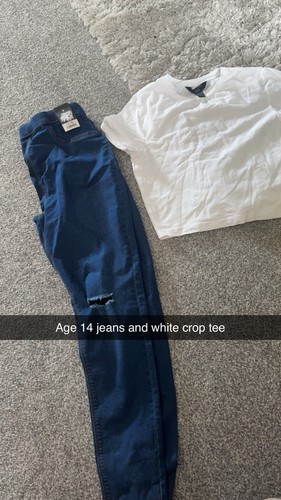 Blue jeans and white crop - blue, tee
