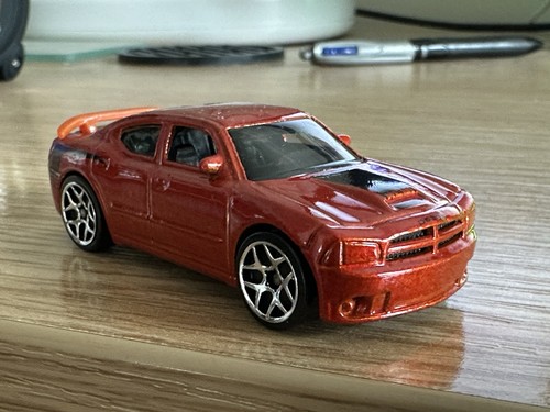 Hot wheels dodge charger srt8 - hot,