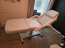 hydraulic treatment couch and