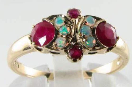 Dainty 9ct gold - 9k, ruby