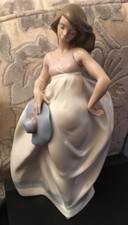 Nao By Lladro Figurine Girl