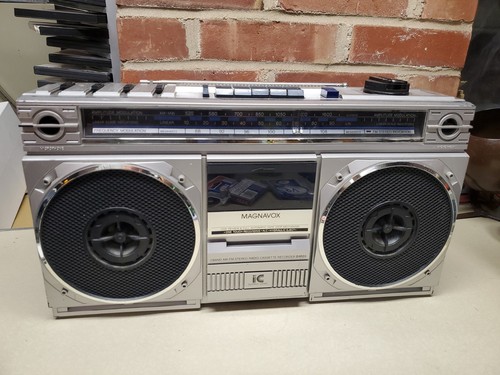 Vintage magnavox d8120 - vintage, am/fm