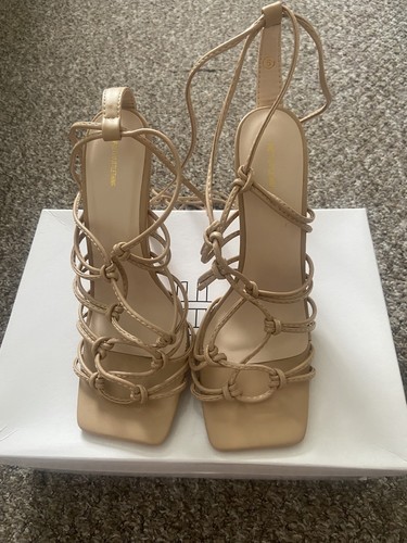 Pretty littlething nude - pretty,