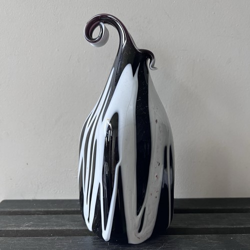 Vintage black white abstract - black,
