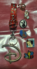 Red lanyard disney pins - 6,