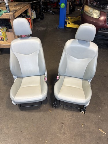 Toyota prius v seats - toyota,