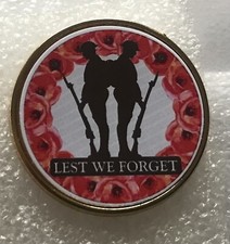 POPPY 25 PIN BADGE GILT METAL