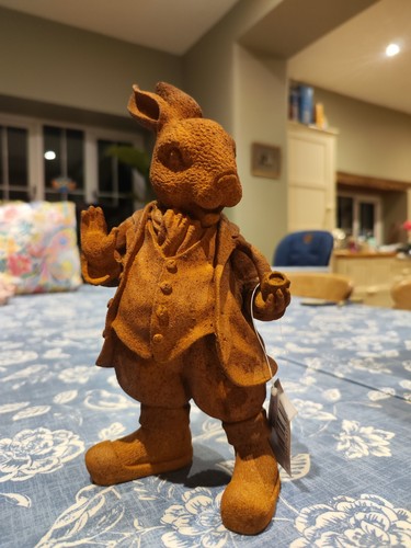 Cold cast iron rabbit with - cold,