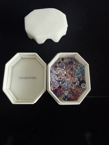 Swarovski box 350 - of, 350+