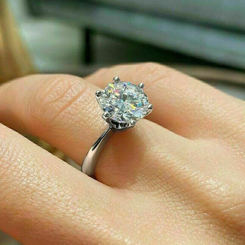 Round cut moissanite - cut,