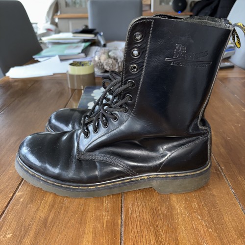 Martens airwair hole - dr, 10