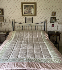 LAURA ASHLEY 100% SILK BEDSPREAD, QUILT, THROW. DAISY RIBBON DETAIL. 190 X 145CM