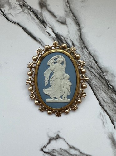 Beautiful vintage wedgwood - beautiful,