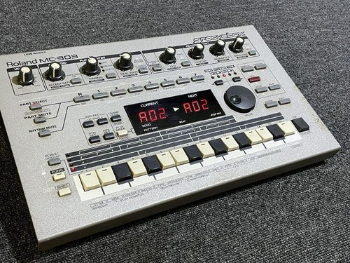 Roland mc303 sequencer - roland,